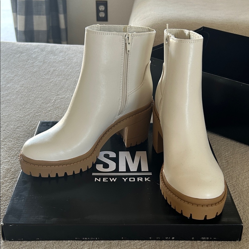 SM New York Women's Off-White Heeled Boots